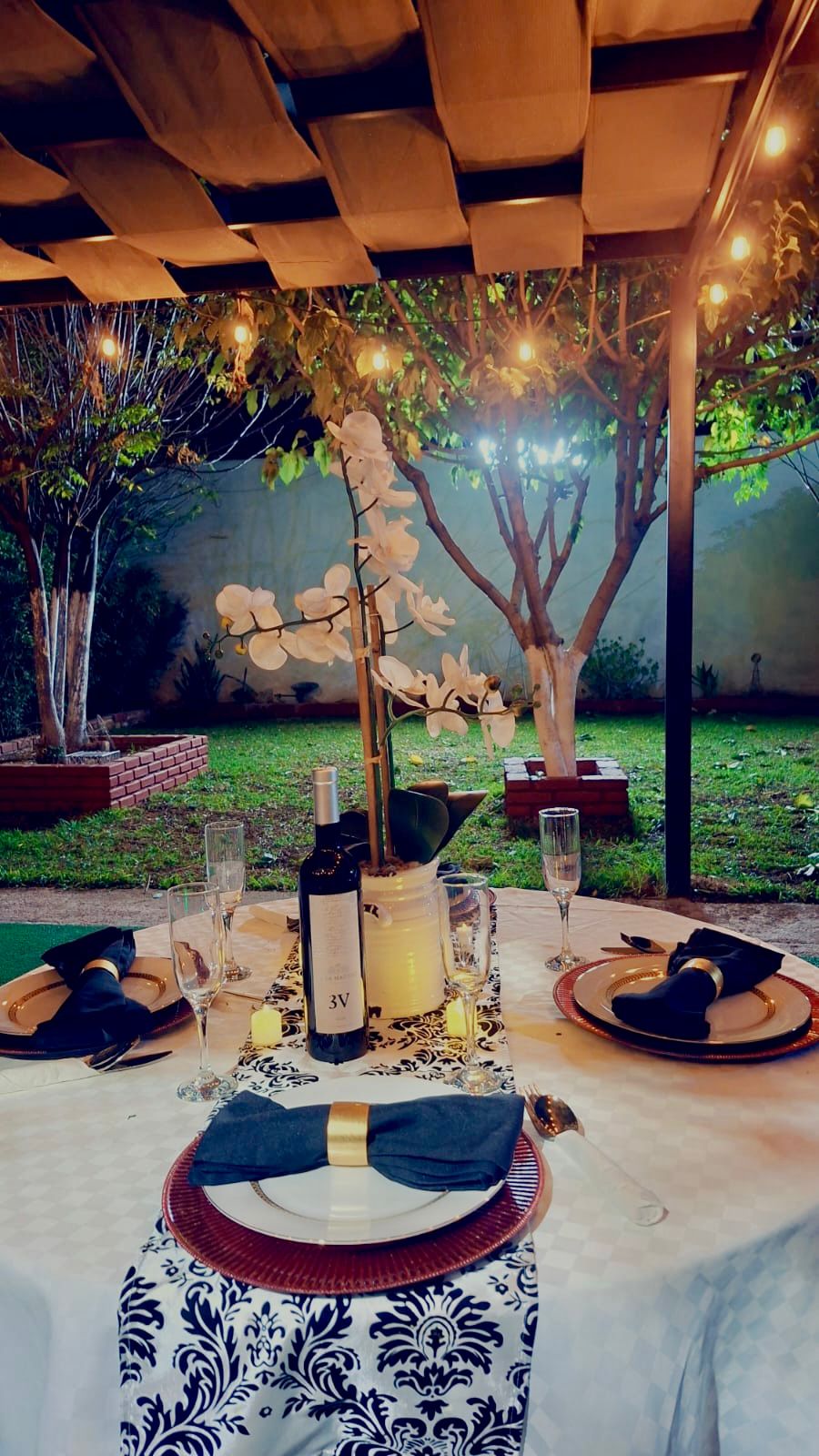 Montaje Elegante con Orquídeas